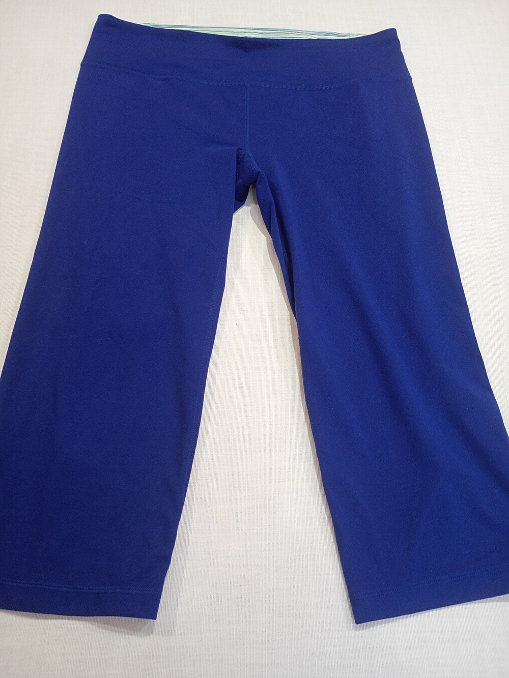 Under Armour  blue Large Capri leggings feature Size L
